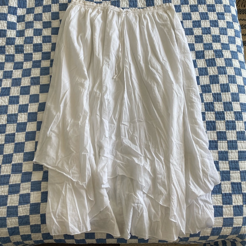 The perfect White Flowy Skirt